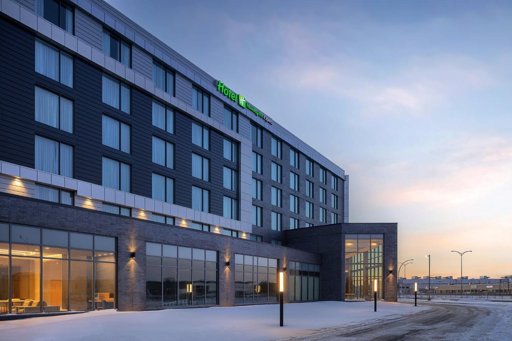 Holiday Inn Express Montreal Airport - St-Laurent By Ihg, Montreal
